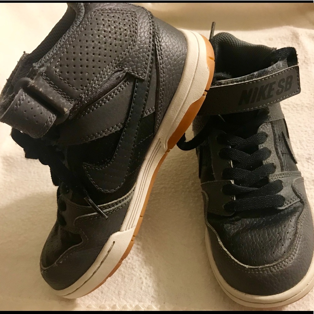 NIKE SB Sneakers Size 1.5Y